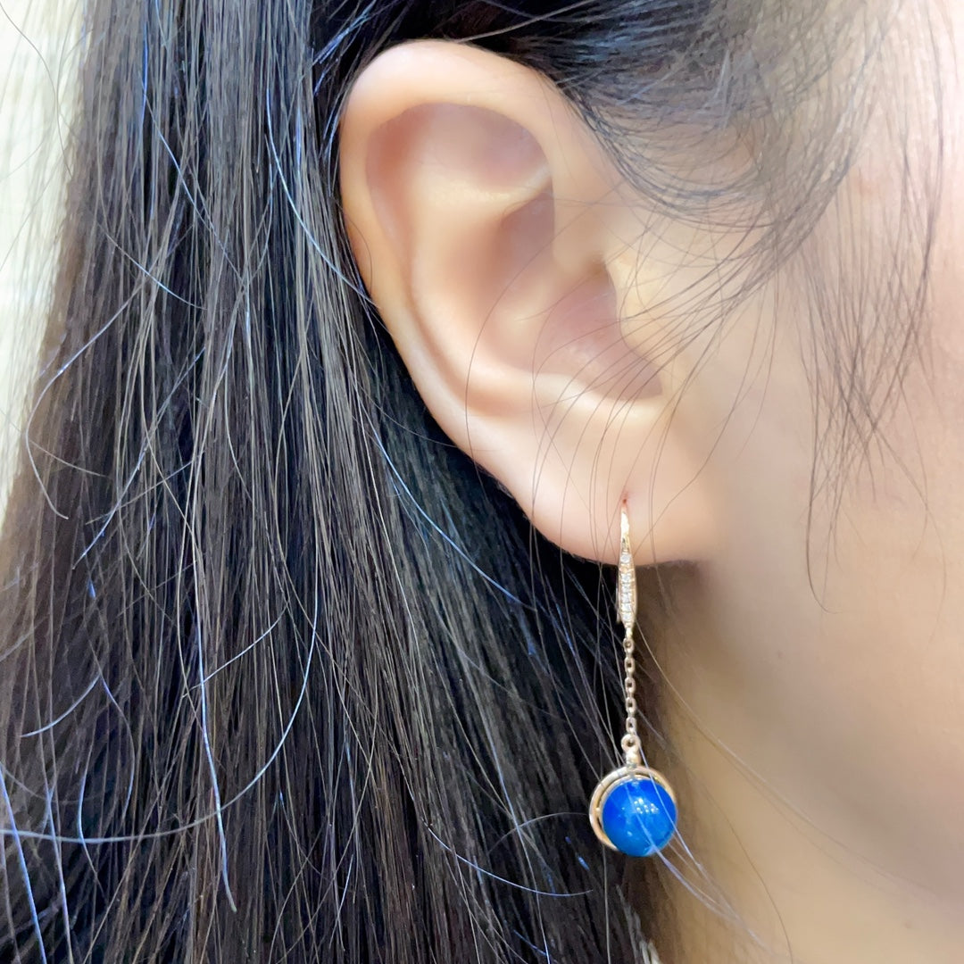 Exquisite Ohrringe aus 18-karätigem Gold mit eingebettetem dominikanischen blauen Bernstein – eine Begegnung mit der Natur