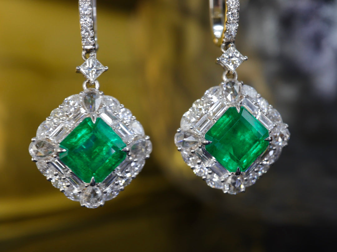 Emerald Green Earrings - Luxurious Jewelry Piece