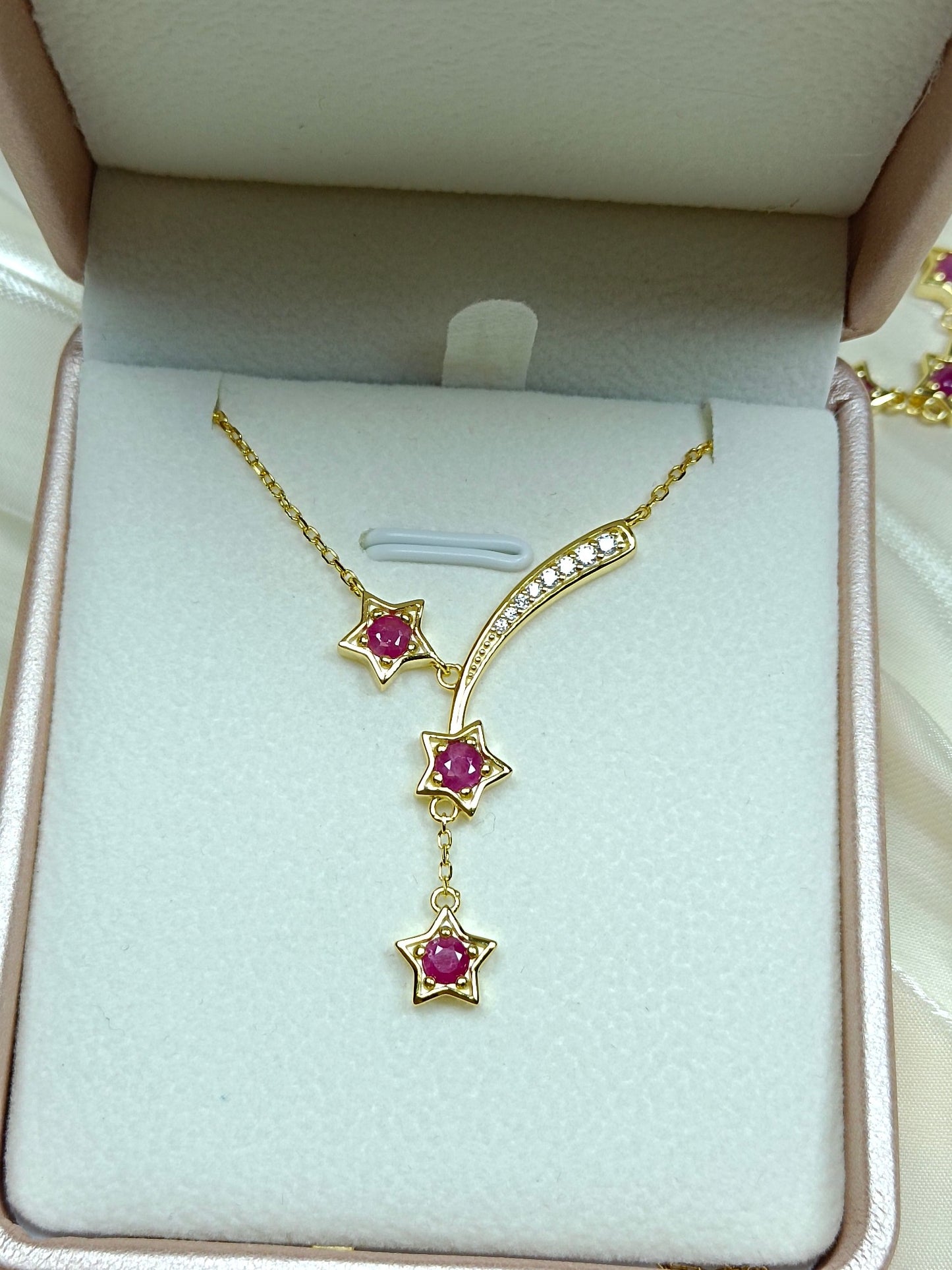 S925 Sterling Silver Inbäddad Ruby "Meteor" Halsband - Hantverk av fina smycken