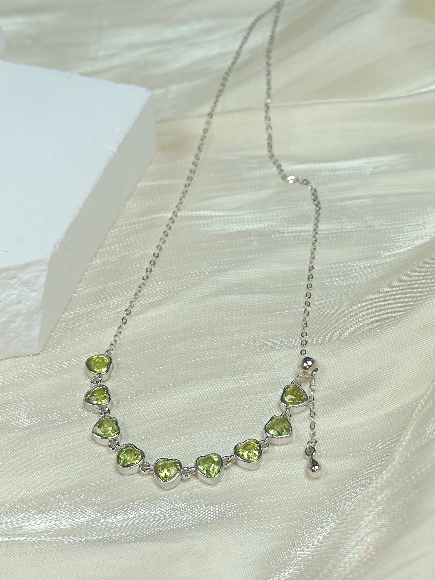 S925 Silver Heart Pendant with Peridot - Unique and Stylish Jewelry for Spring/Summer