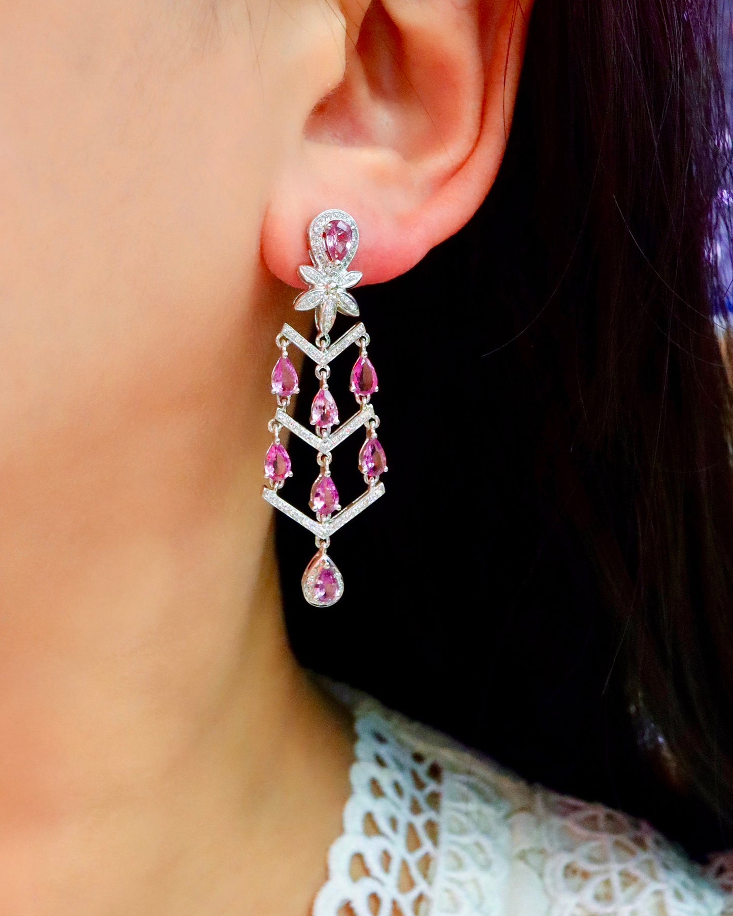 Exquisiter Eleganz-Schmuck: Natürliche rosa Saphir-Ohrringe mit 18 Karat Gold und Diamanten