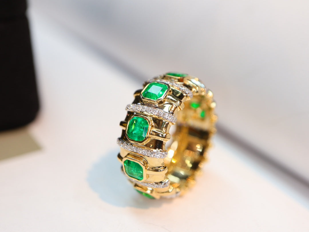 Anello a grappolo di smeraldi di ispirazione vintage con certificato della corporazione