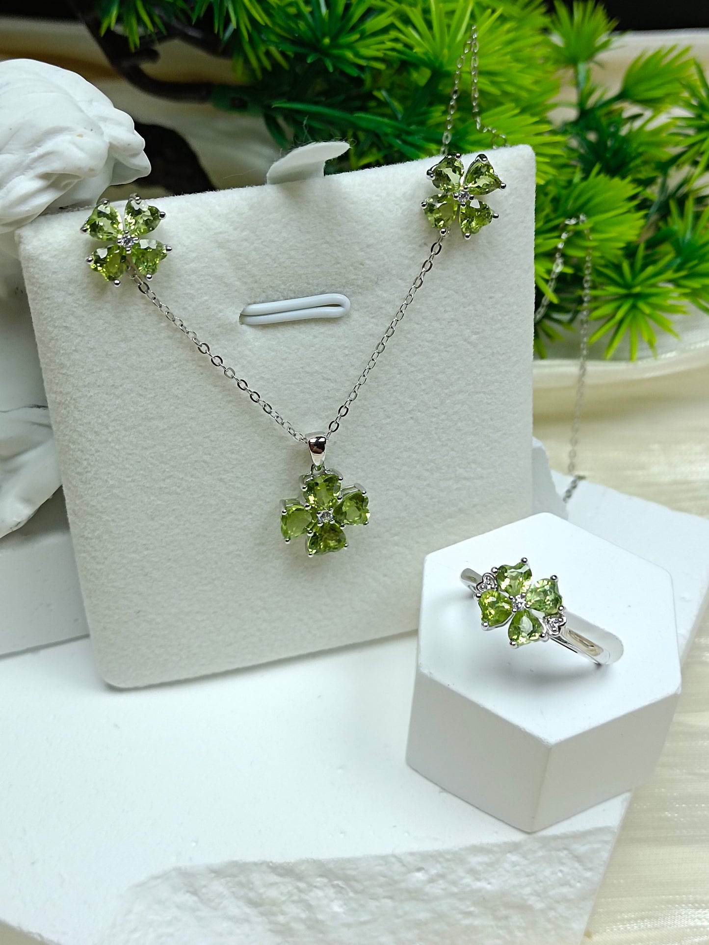 Gioielli con pendente a quadrifoglio in argento sterling S925 con peridoto a forma di cuore