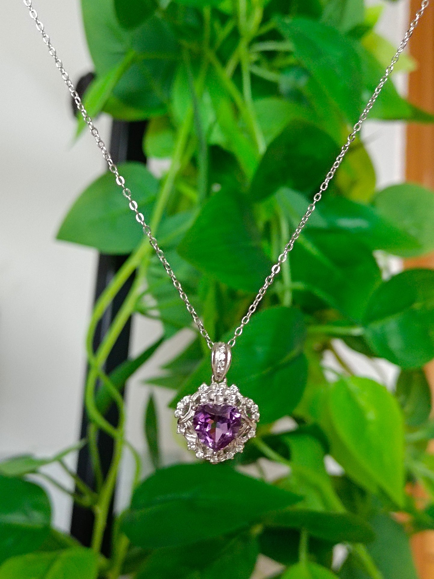 Naturlig ametyst hjerteanheng - elegante vintagesmykker