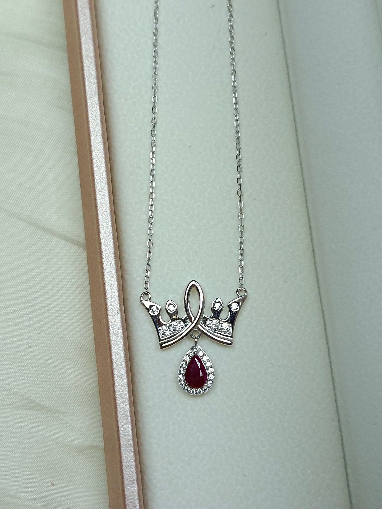 Utsøkt S925 Sterling Sølv Ruby Crown Halskjede med 18K gull håndverk - smykker for den selvsikre prinsessen