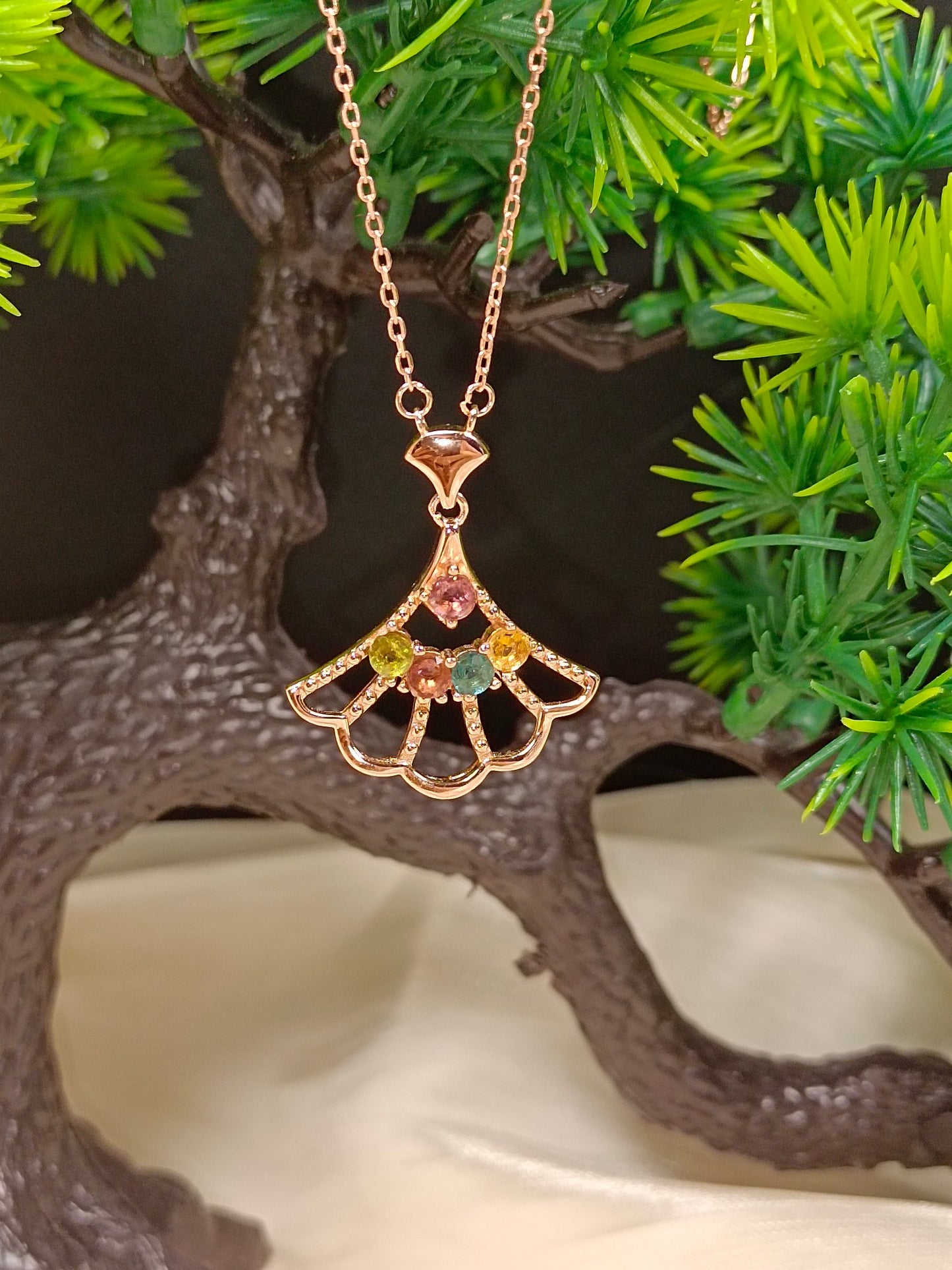 Collana "Abito da principessa" con tormalina incastonata in argento S925 - Ciondolo d'amore estivo