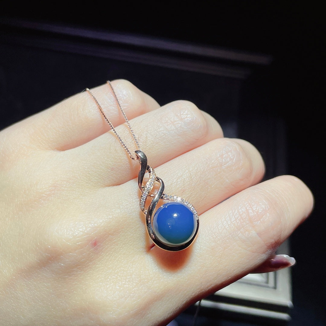 Pendentif en ambre bleu dominicain intégré en or 18 carats - Bijoux exquis