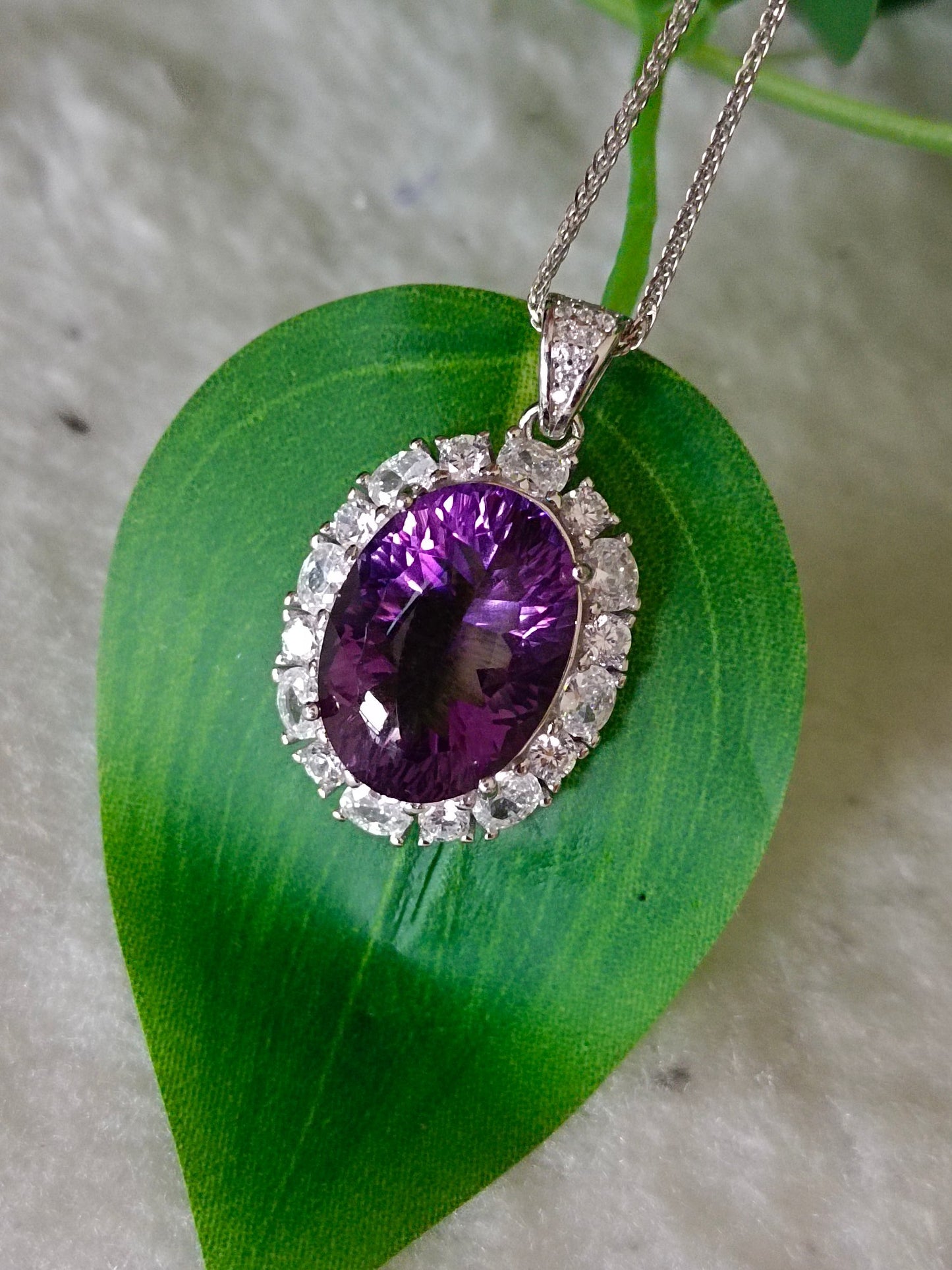 Luxe natuurlijke amethist hanger sieraden met vol vuur en rijke kleuren