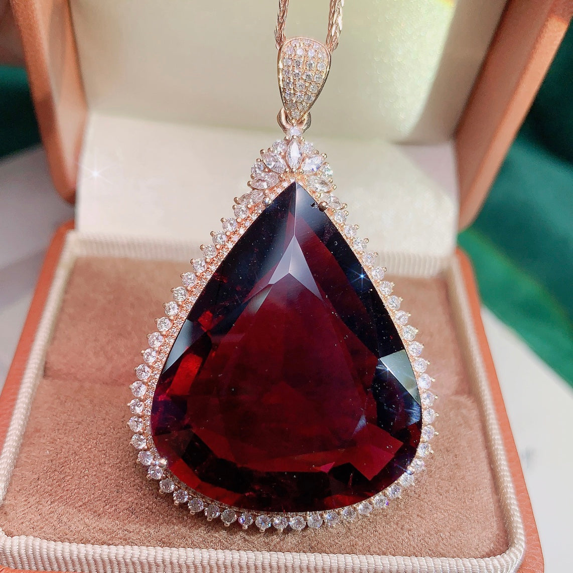 Exquisiter, großer Karat-Turmalin-Anhänger in Sammlerqualität – edler Schmuck