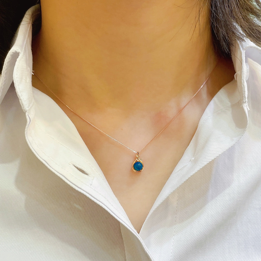 18K ゴールド埋め込みドミニカ産ブルーアンバー ペンダント - 「いつでも」楽しい女の子になろう