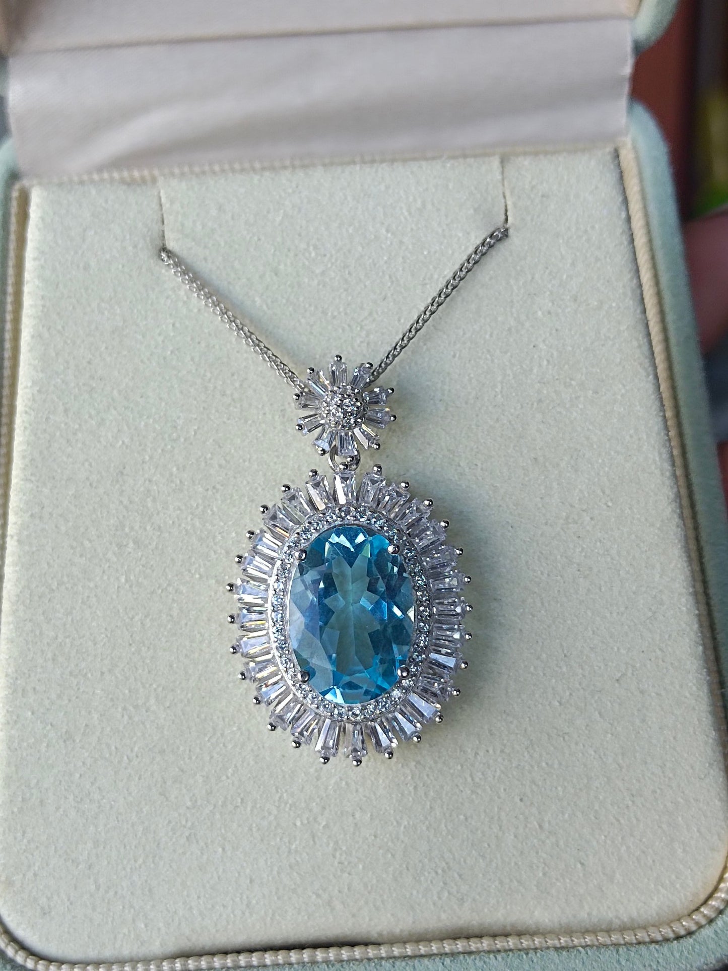 Prachtige natuurlijke Zwitserse blauwe topaas hanger sieraden