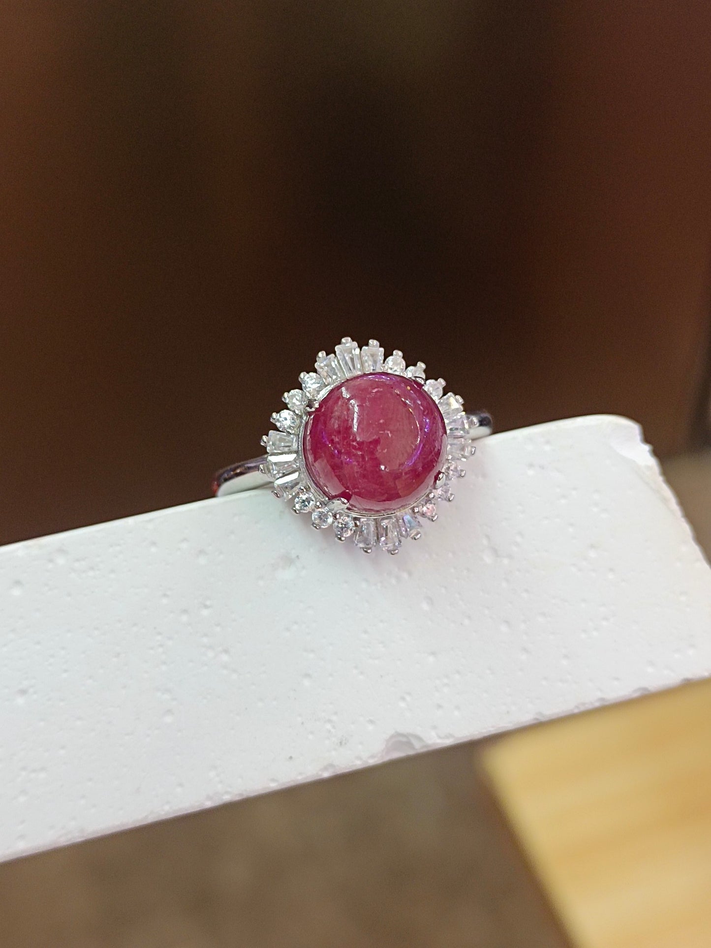 S925 Silver Embedded Natural Ruby Ring - Elegant smykkestykke