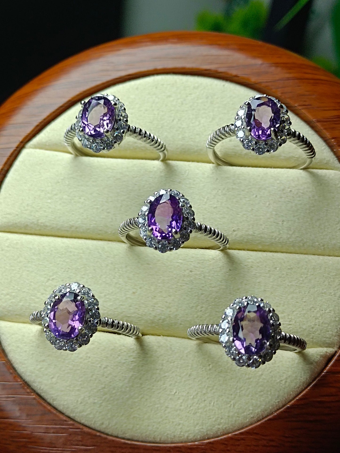 Bague élégante en améthyste naturelle - Un bijou de mystique et de grâce