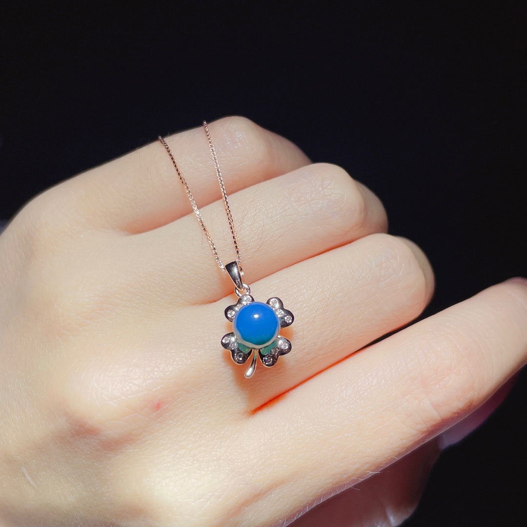 Pendentif en ambre bleu dominicain intégré en or 18 carats - Bijoux exquis