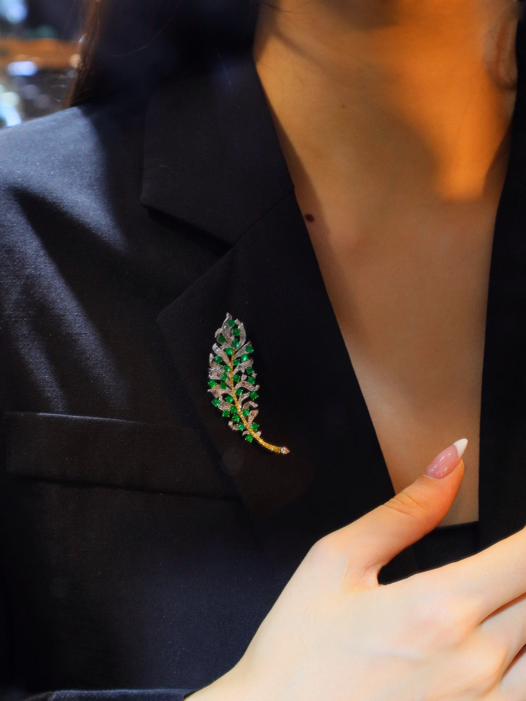 नया आगमन: उत्तम कलात्मक आभूषण - पन्ना ब्रोच/पेंडेंट