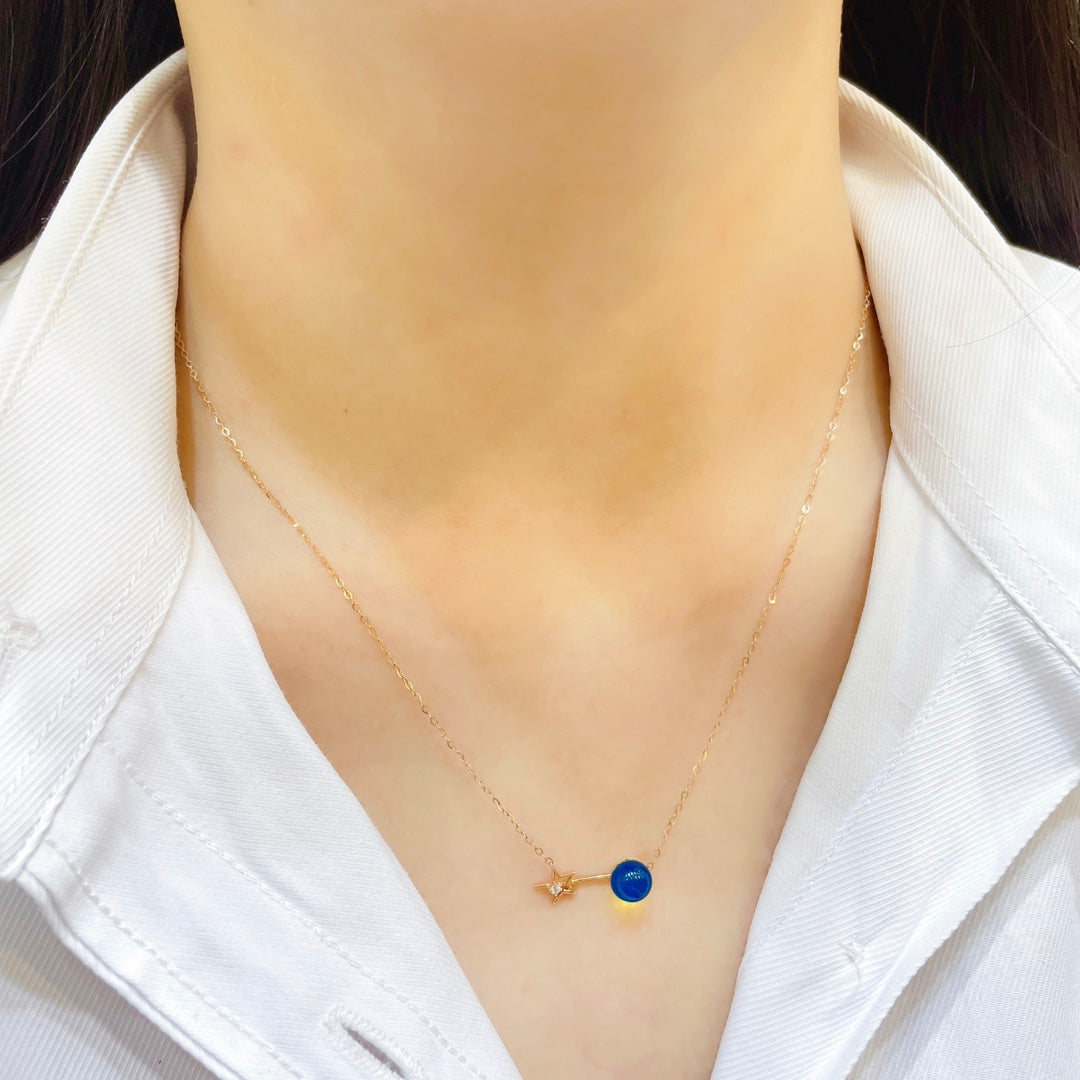 उत्तम 18K गोल्ड एंबेडेड डोमिनिकन ब्लू एम्बर पेंडेंट - अद्वितीय आभूषण