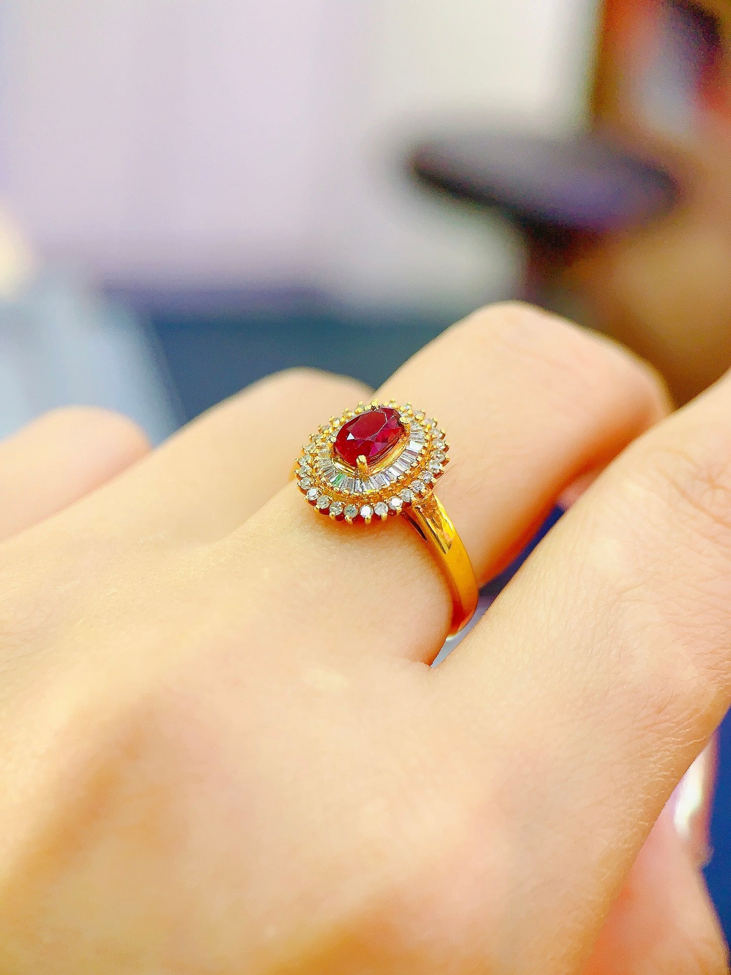 Berlian Emas 18K dan Cincin Ruby - Perhiasan Klasik Bergaya Dai Fei
