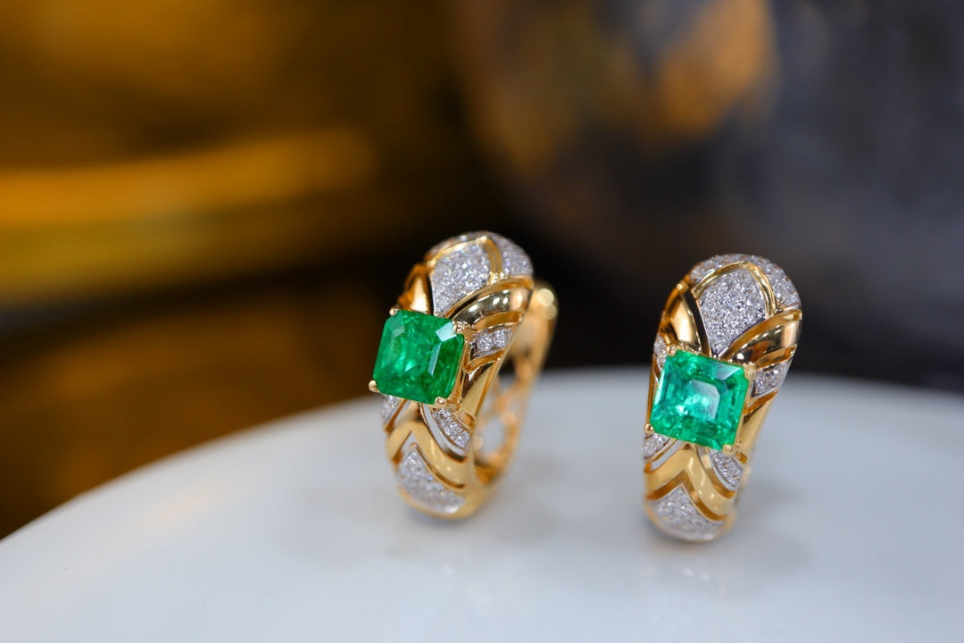 Panjshir Emerald Ear Cuffs - Luxurious 18k Gold & Diamond Jewelry