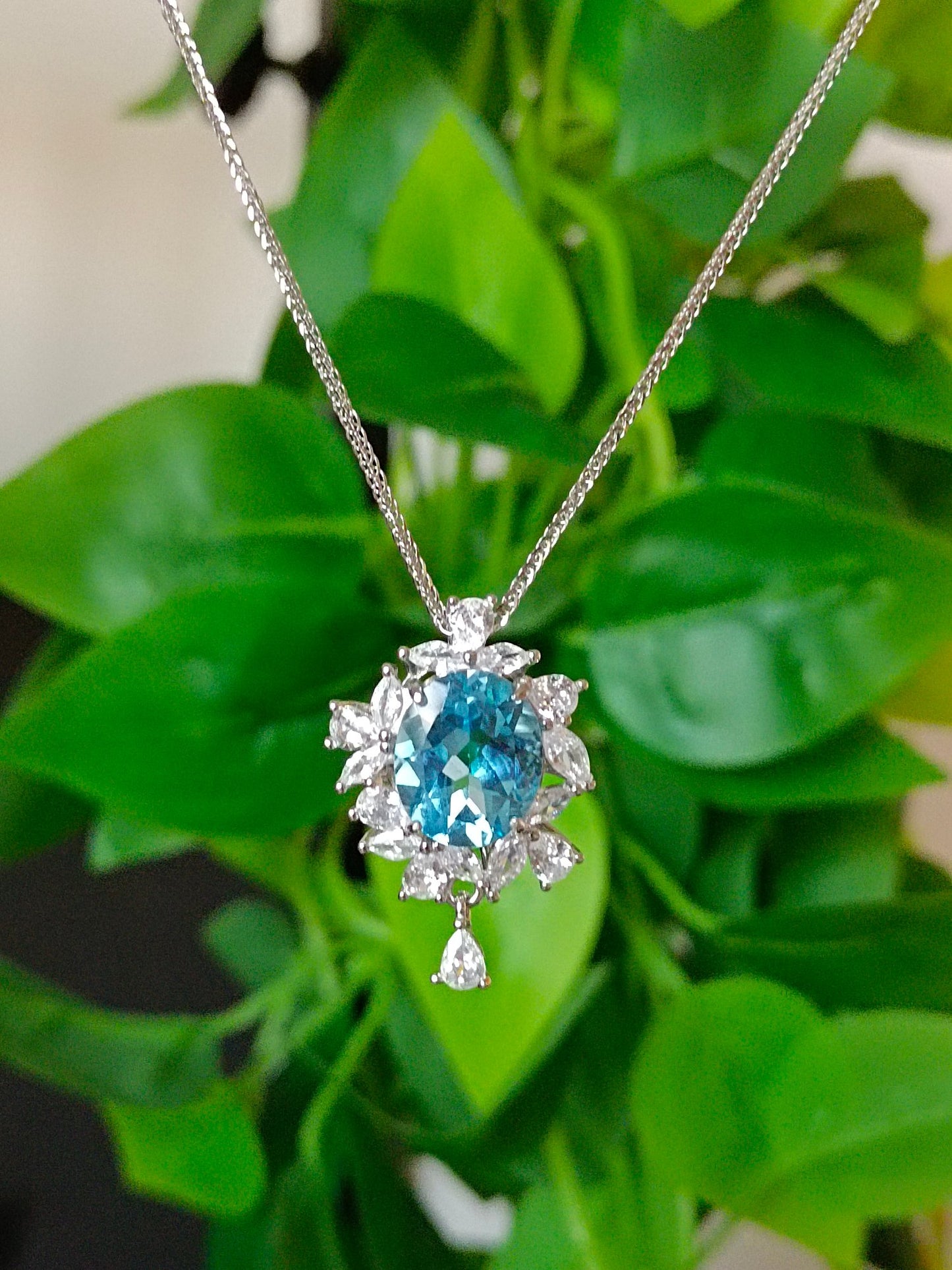 Prachtige hanger van natuurlijke topaas - een must-have voor sieraden