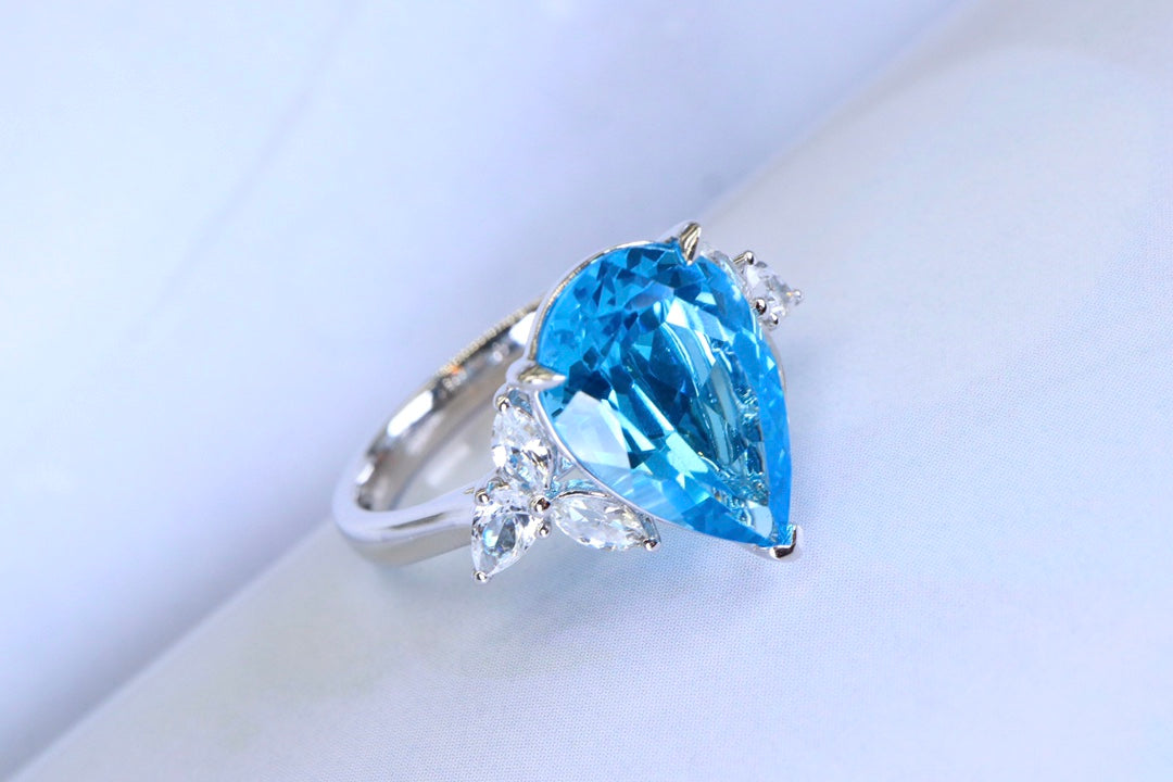 Swiss Blue Topaz Ring with 18K Gold and Diamonds - Elegant Jewelry