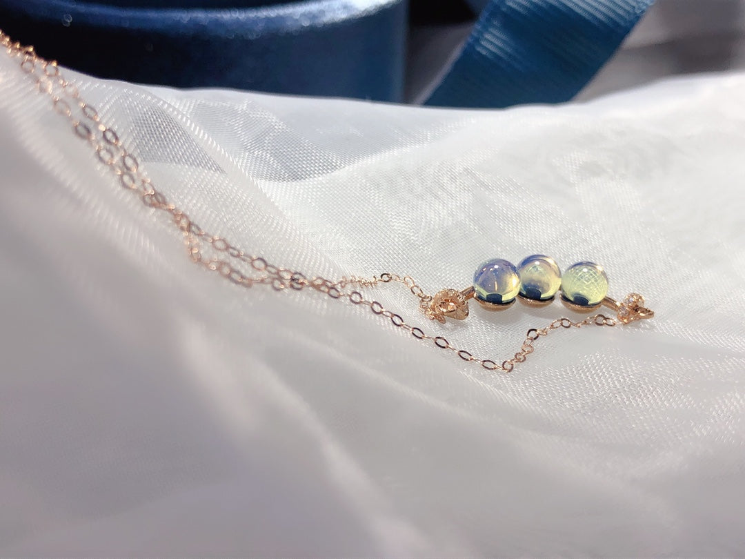 2021 Omarm het lachen met onze Dominicaanse blauwe amber 18K glimlachhanger - Unieke sieraden voor vrolijke meisjes