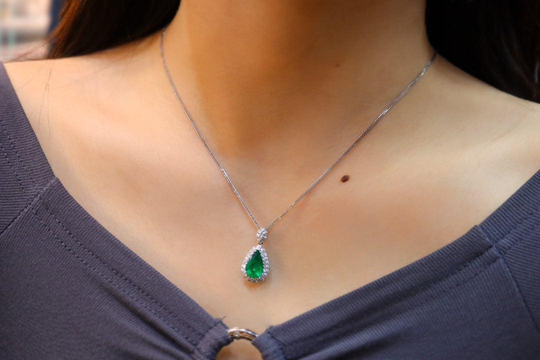 Emerald Pendant Jewelry: Classic Waterdrop Cut with Muzo Green Glass Crystal