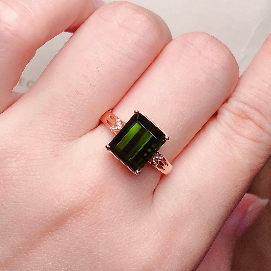 Cincin Peridot Hijau Musim Panas yang Menawan - Perhiasan yang Wajib Dimiliki