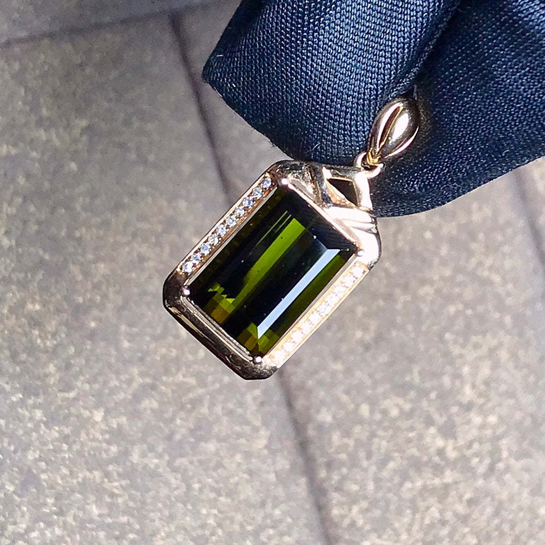 Natural Tourmaline Pendant - Exquisite Jewelry Craftsmanship