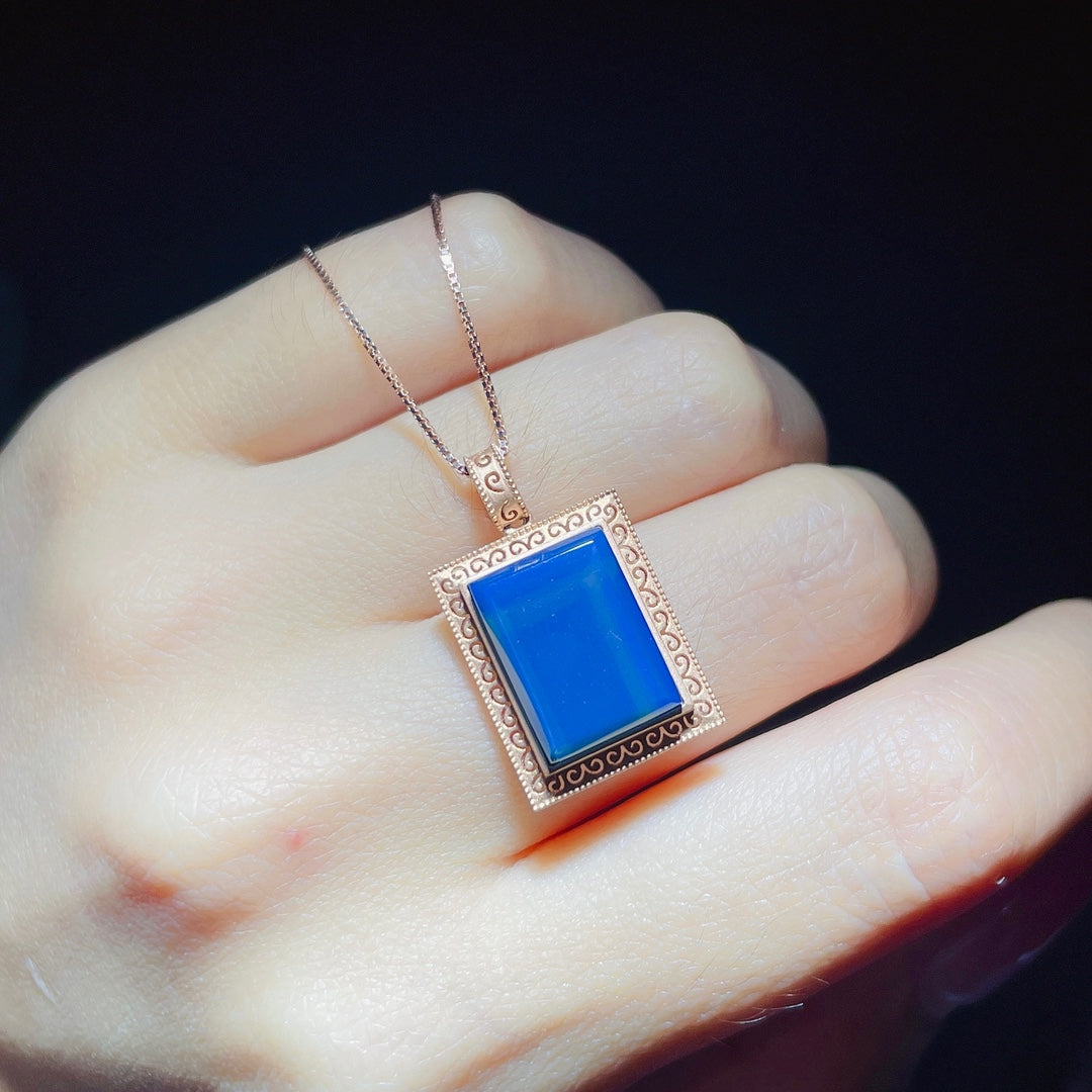 Abrace todos os dias com alegria 💛 - Joia com pingente de âmbar azul dominicano embutido em ouro 18K