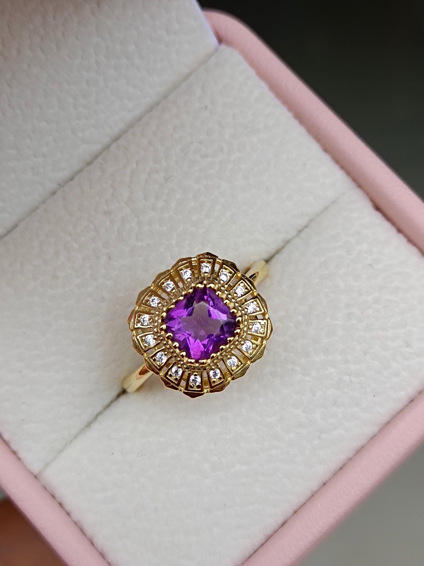 Bague en améthyste naturelle - Une affaire royale en joaillerie