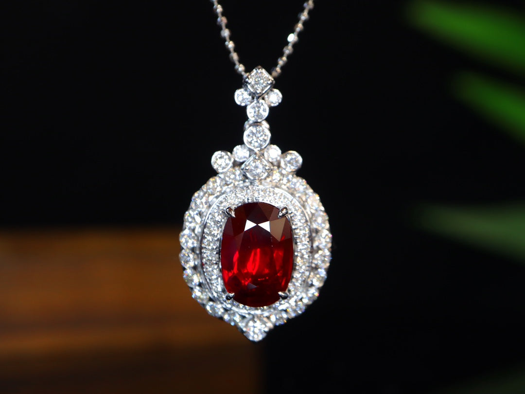 Uoppvarmet Pigeon's Blood Ruby Pendant - Premium smykkesamling