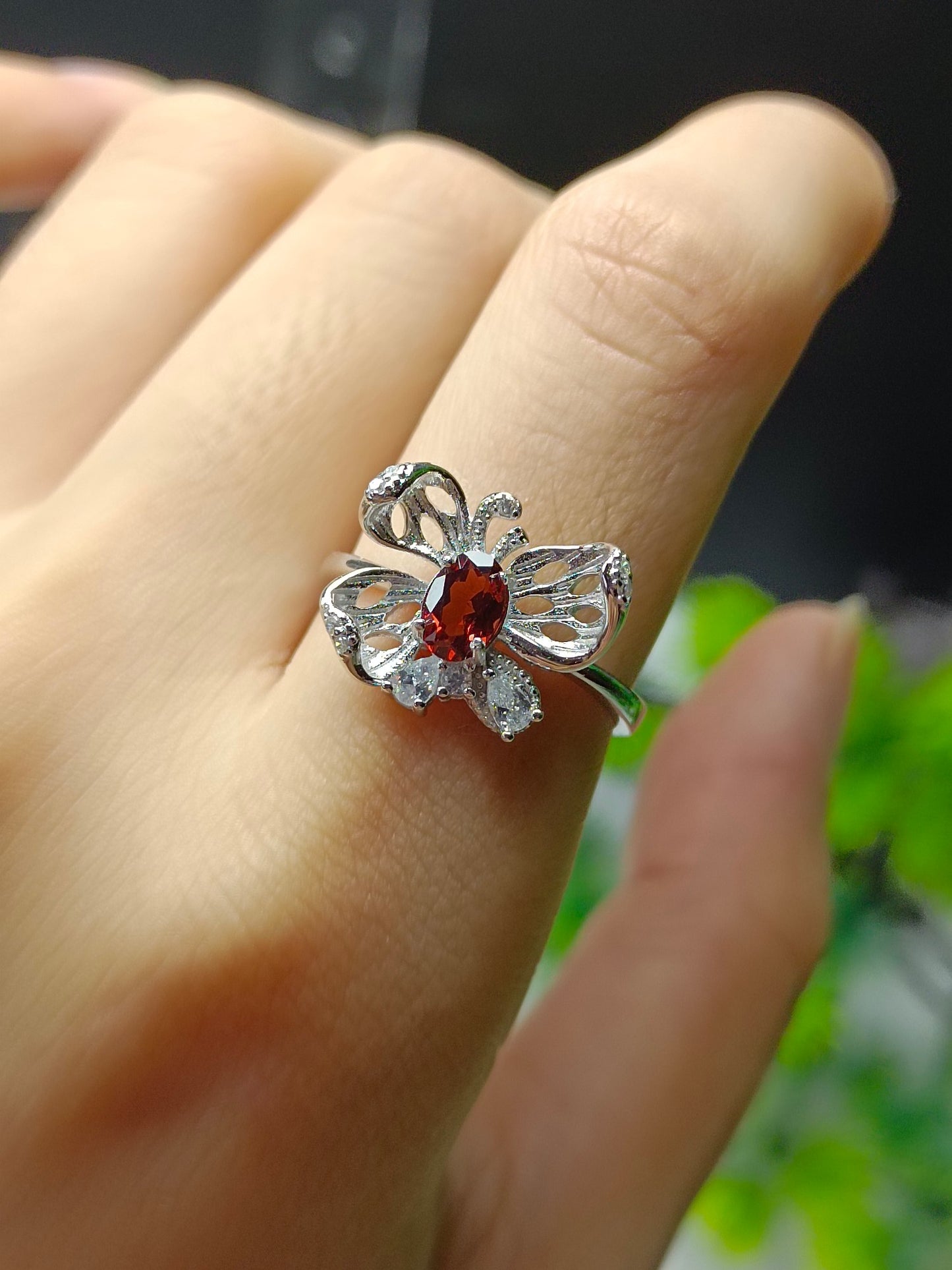 Cincin Rama-rama Garnet Asli - Barang Kemas Cantik untuk Anda yang Elegan