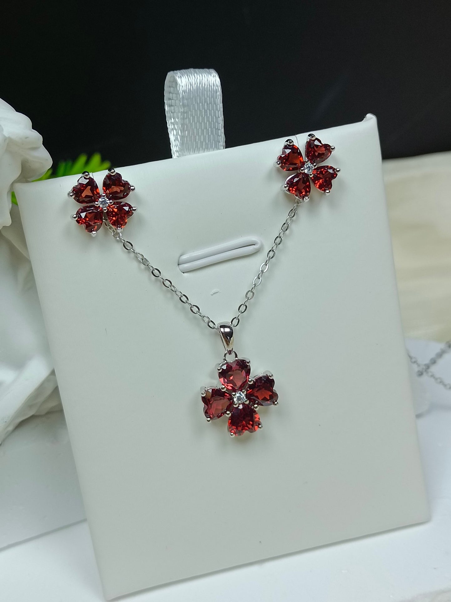 Boucles d'oreilles en argent sterling S925 avec grenat et trèfle à quatre feuilles plaqué or 18 carats - Bijoux élégants