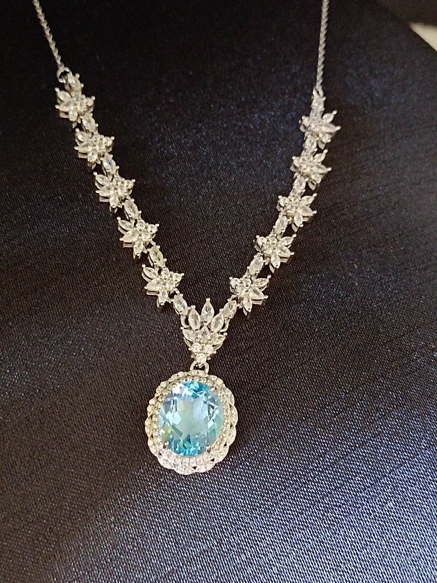 Som Gümüş Gömmeli Enfes Doğal Topaz Takı