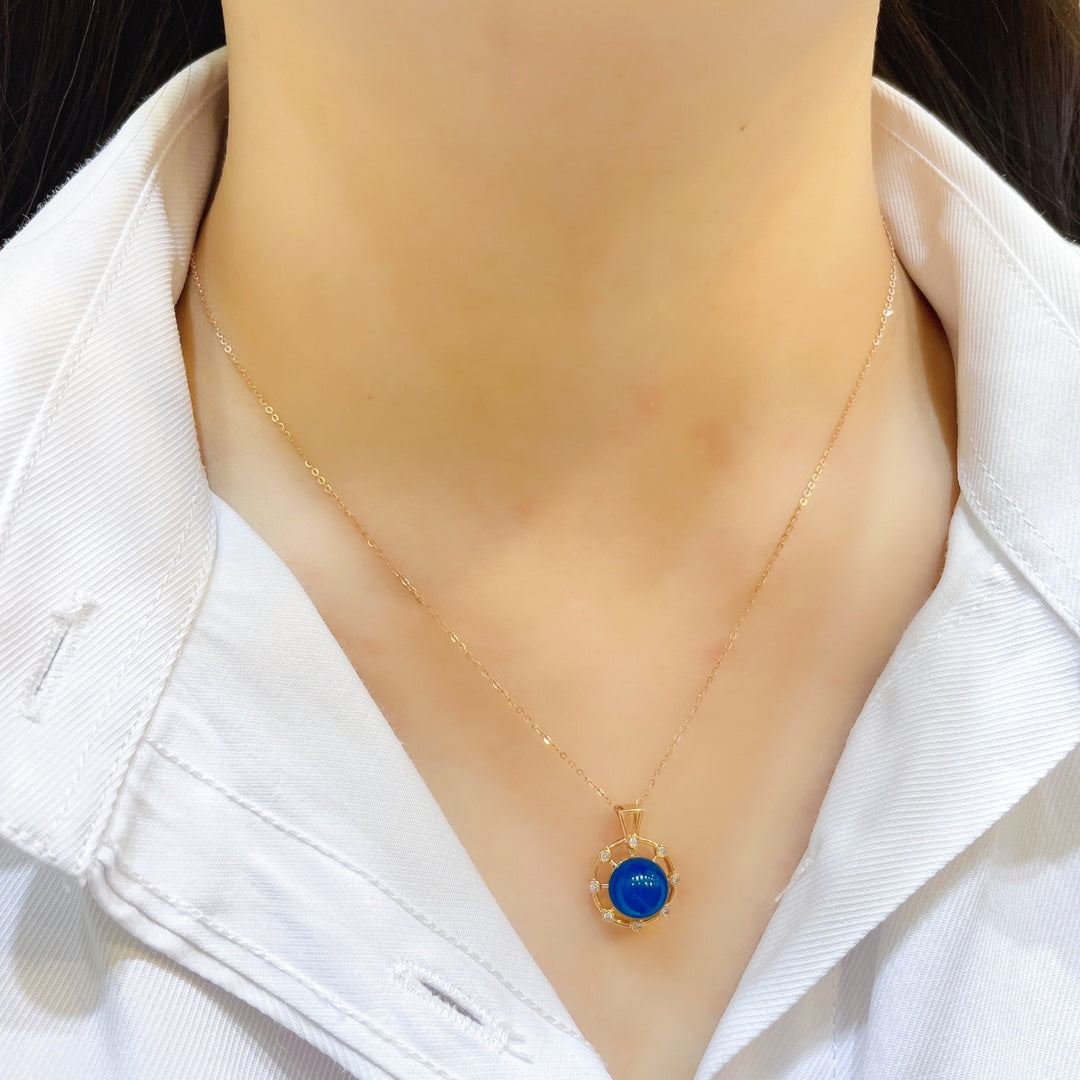 Zarif 18 Ayar Altın Gömülü Dominik Mavisi Kehribar Kolye - Benzersiz Takı
