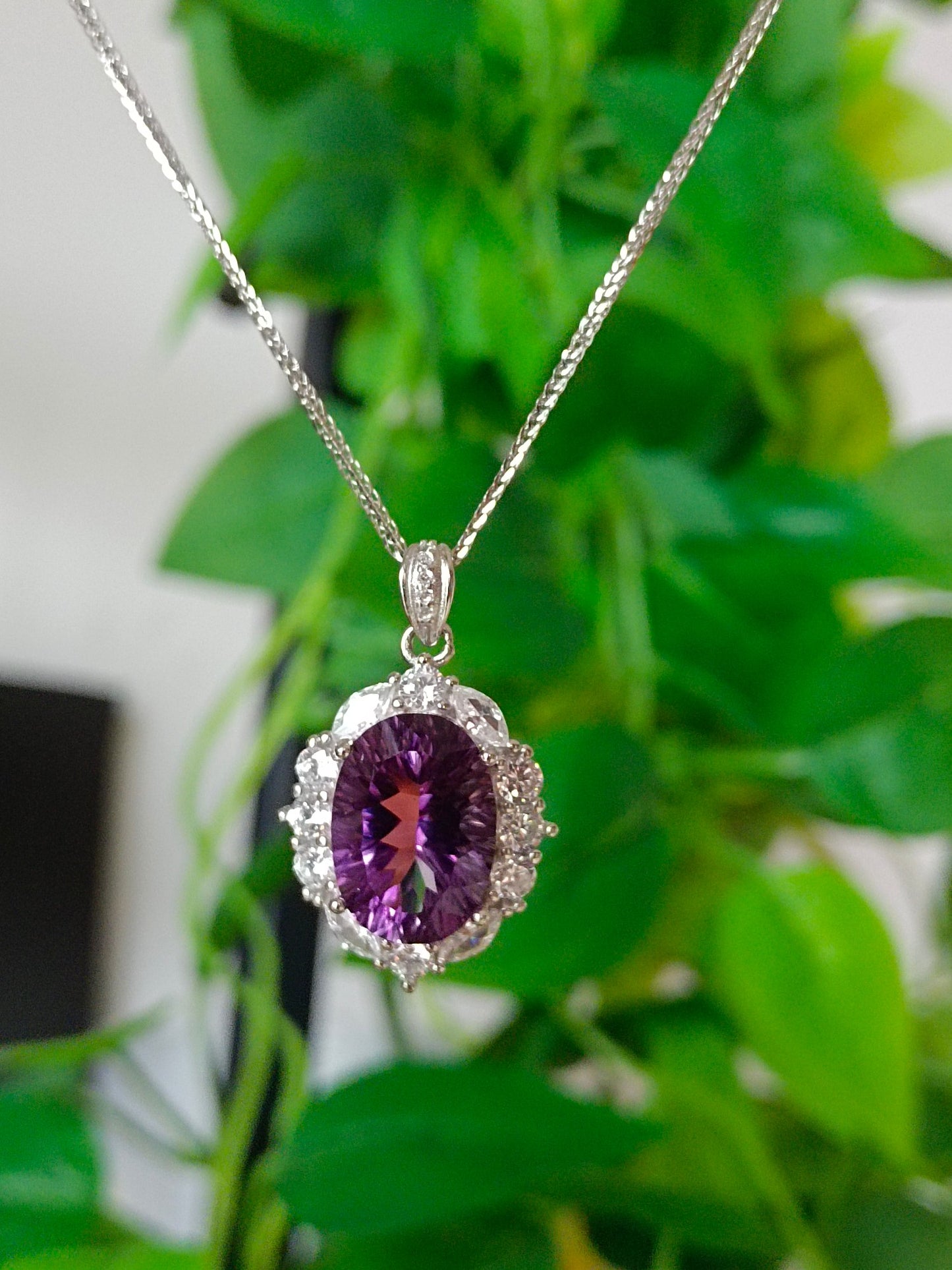 Luxurious Natural Amethyst Pendant Jewelry - A Dazzling Statement of Elegance