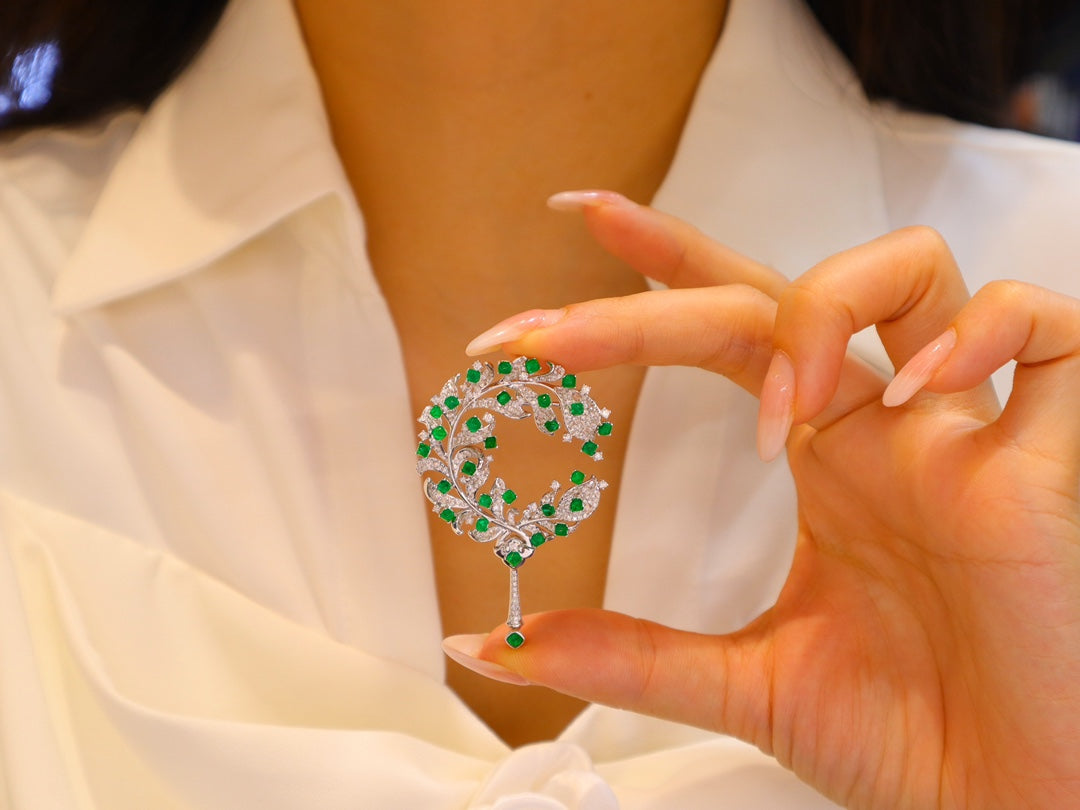 Biżuteria szmaragdowa Marvel: Broszka/wisiorek „Long Bing Ruyi · Zielona elegancja”