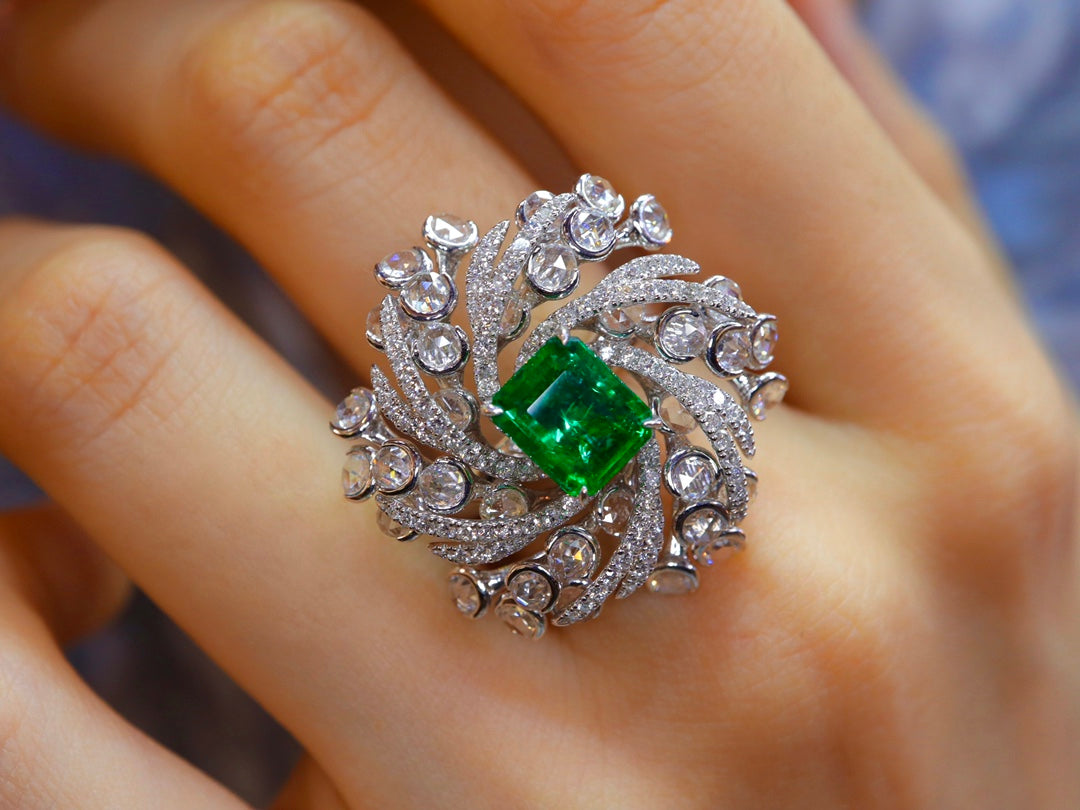 Emerald Ring - utsökt blomsterdesign smycke