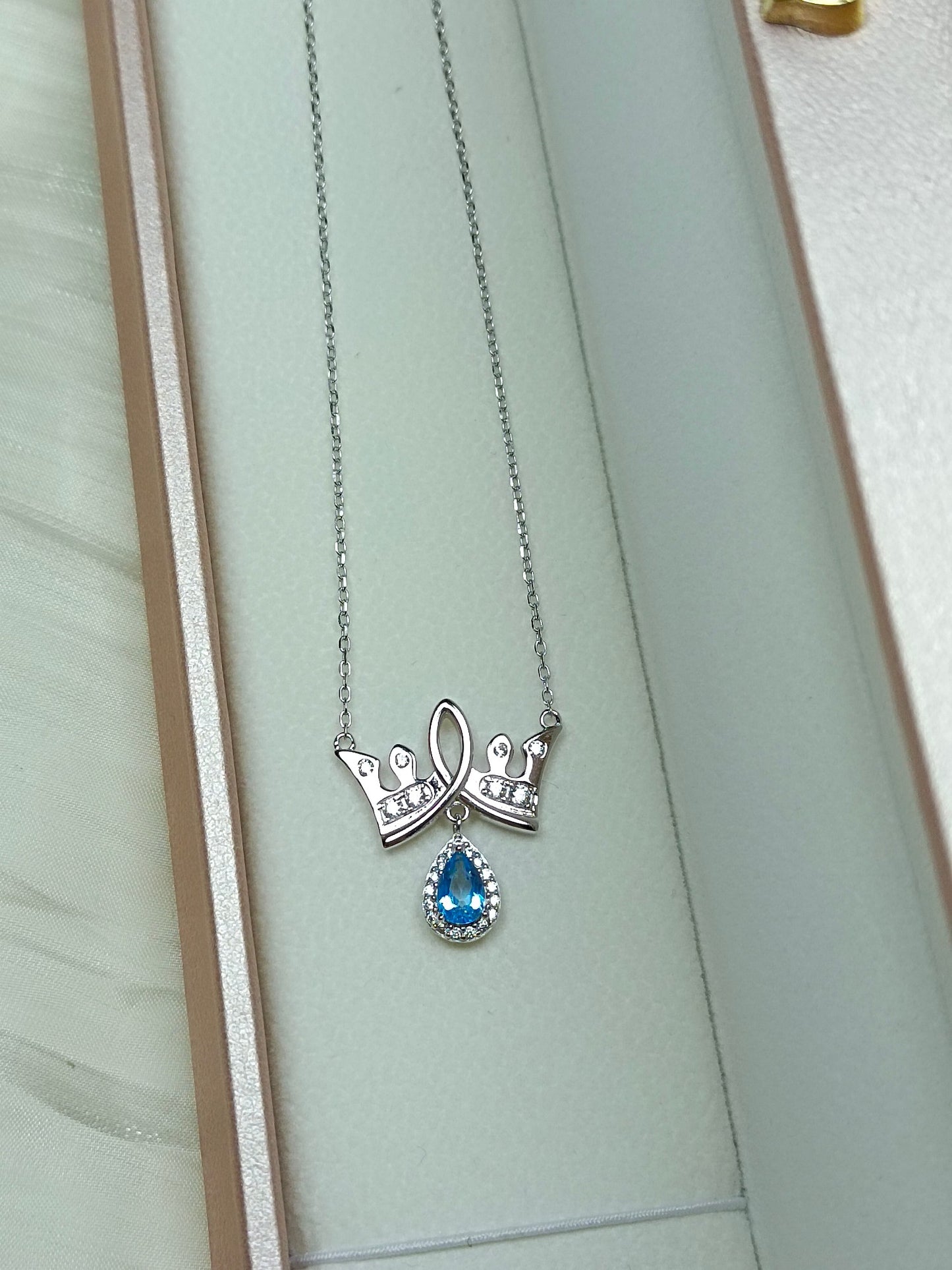 Squisita collana con pendente a forma di corona in argento sterling S925 con topazio, realizzata con tecnica in oro 18 carati - I gioielli della principessa fuggita