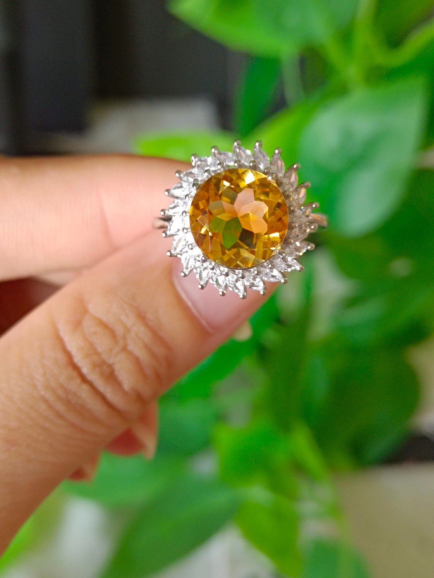 Natural Yellow Crystal Quartz Ring - Exquisite Jewelry for Elegance