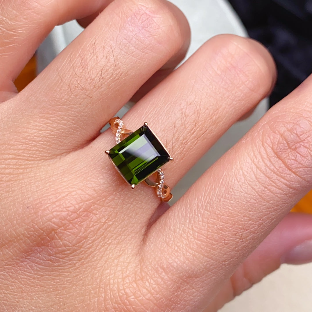 Elegant 18K Gold Bixbite Ring with Diamond Accents - Jewelry Exclusive