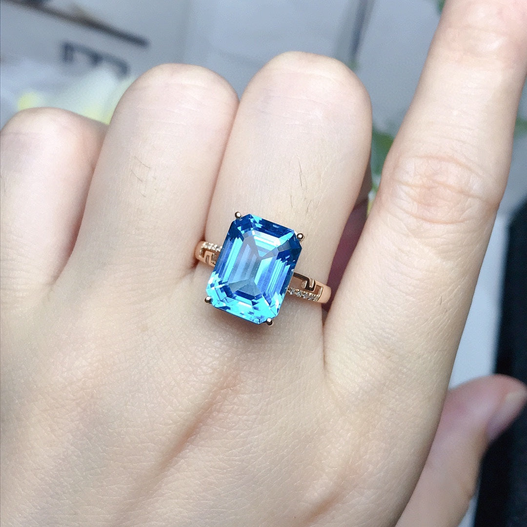 镶有钻石的 18K 托帕石戒指 - 精致的珠宝首饰