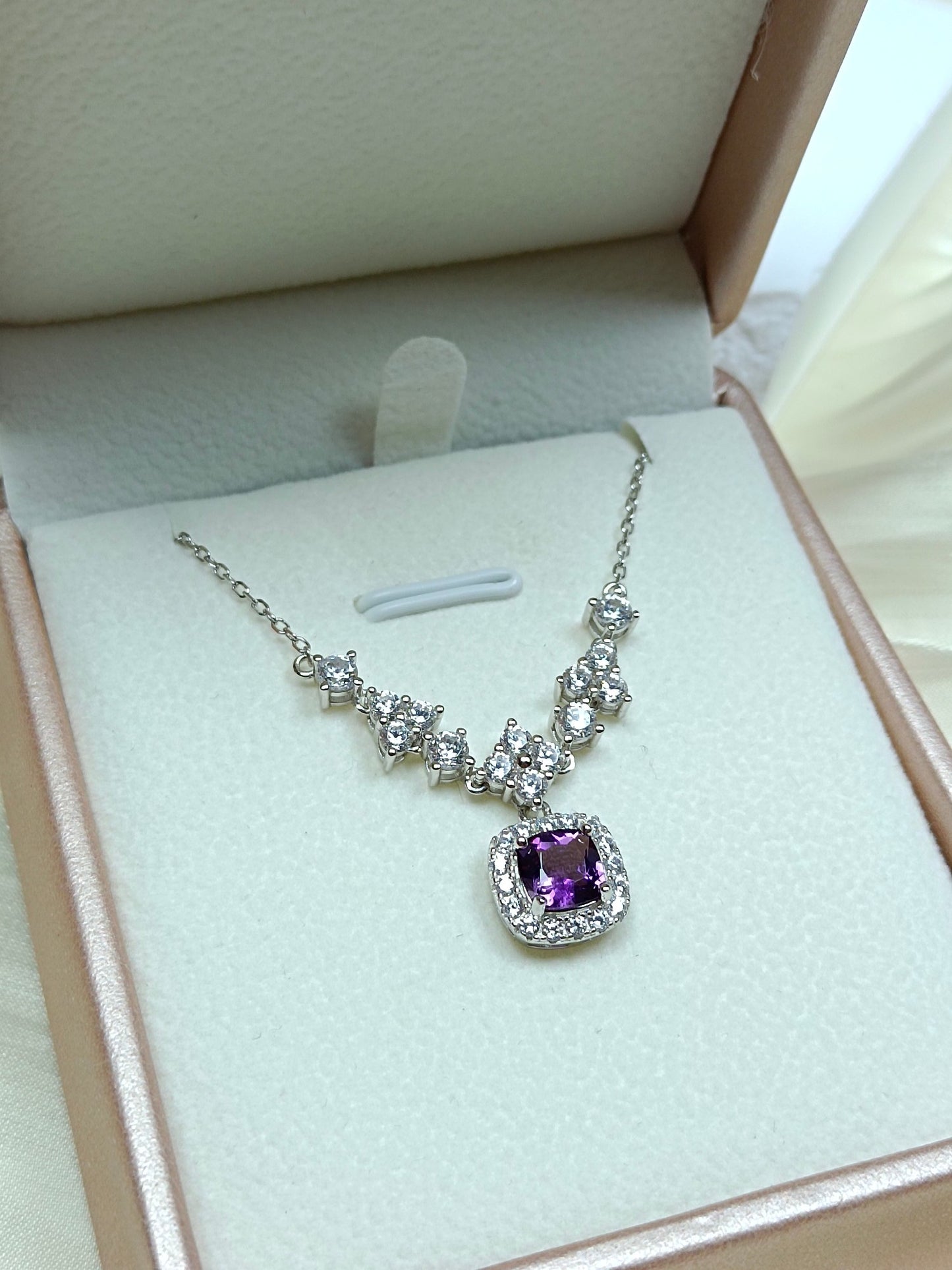 Elegant S925 sterling silver lila ametist fyrkantigt halsband med 18K guld hantverk
