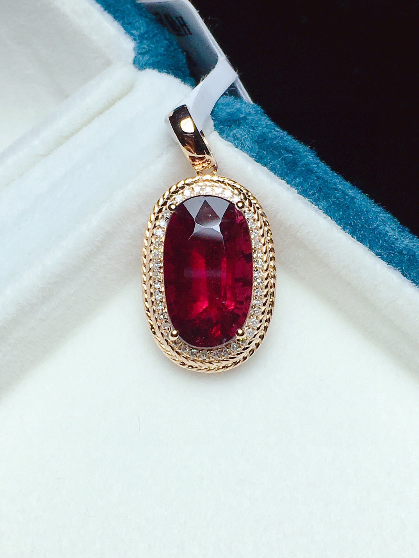 Natürlicher Turmalin-Anhängerschmuck mit 18-karätigem Gold und Diamanteinbettung