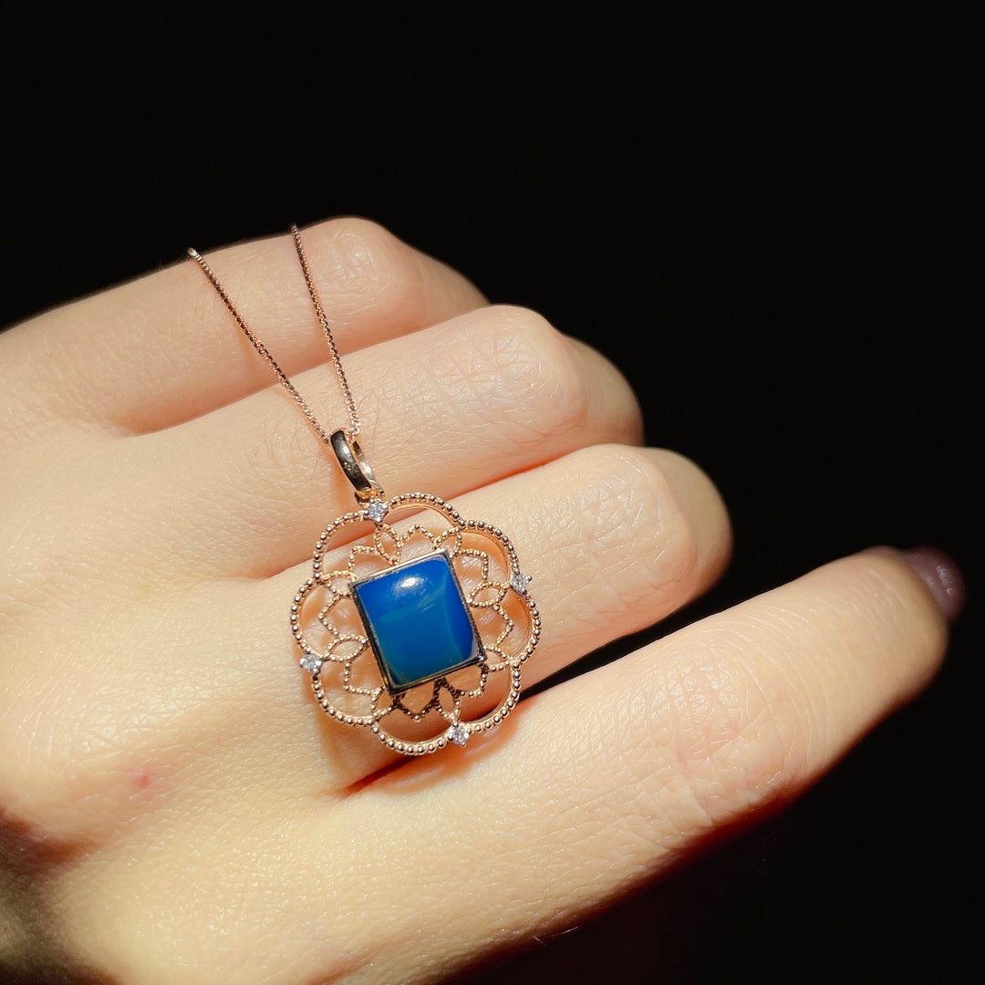 18K gull innebygd dominikansk blå rav anheng - utsøkte smykker for hverdagslig eleganse