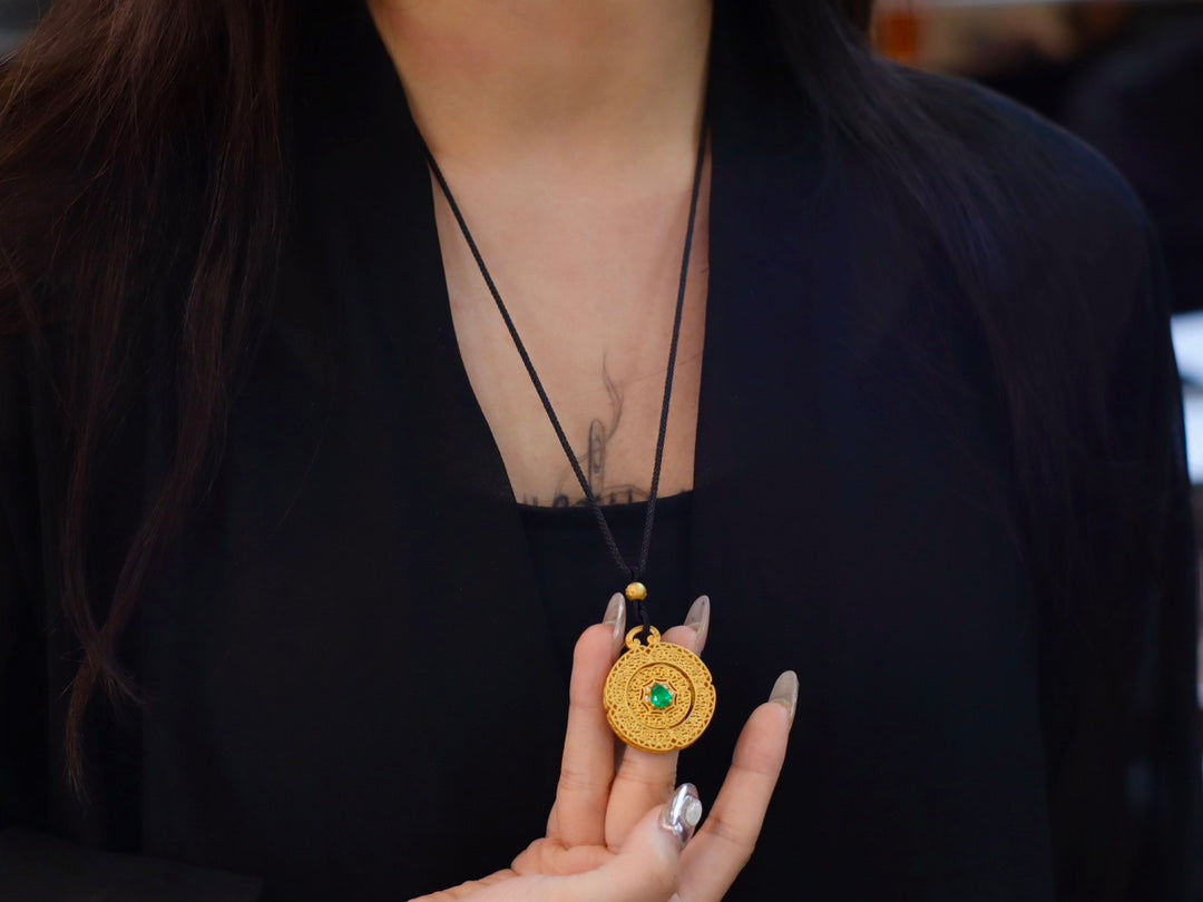 Este timpul să întoarcem averea ✨Binecuvântări înainte: pandantiv cu diamant smarald din aur de 24k