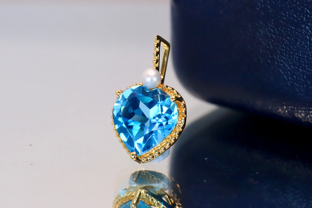 Liontin Perhiasan Topaz Alami Elegan dengan Penyematan Emas 18K