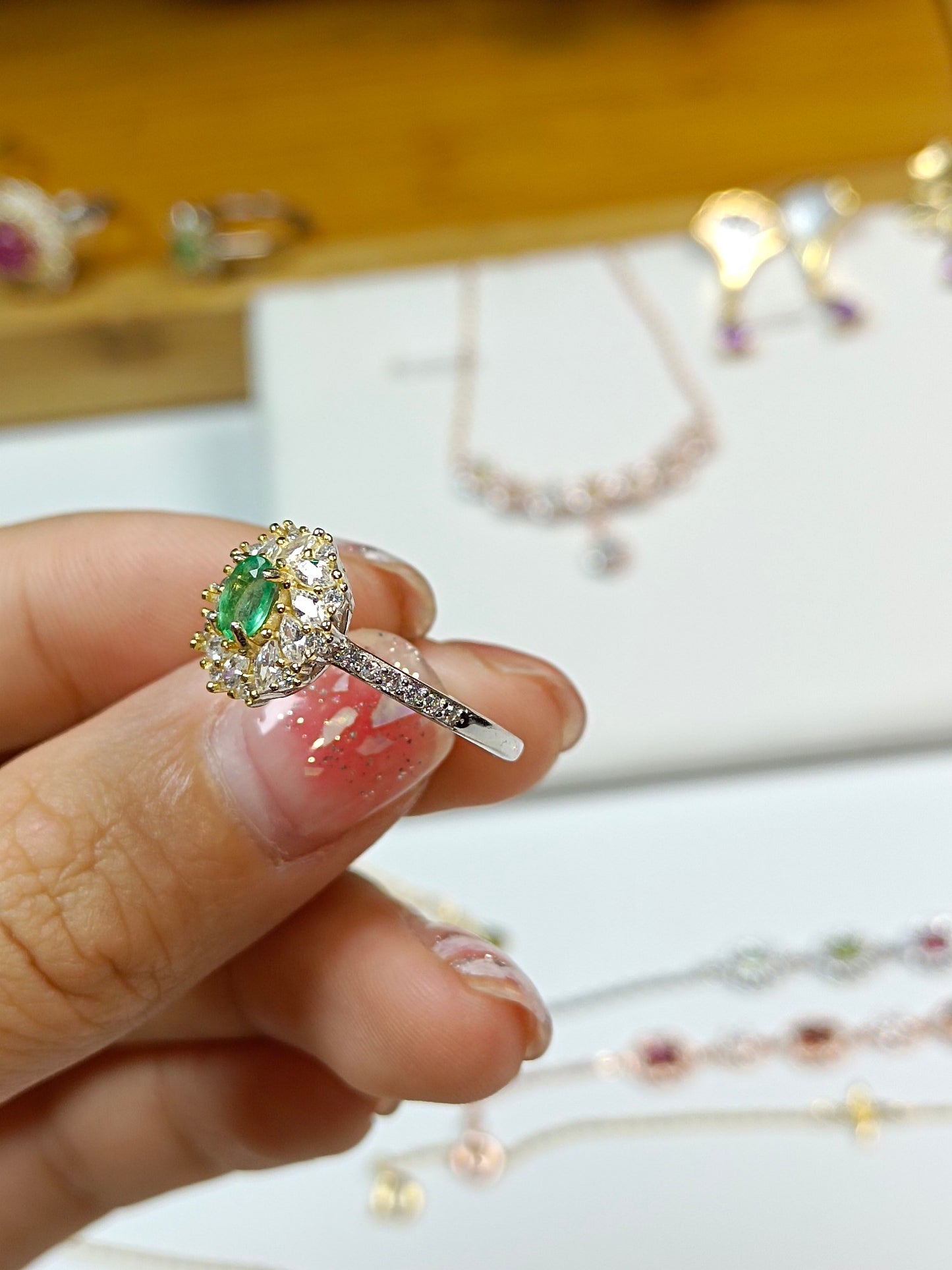 S925 Silver Embedded Emerald Ring - Unique Luxury Jewelry