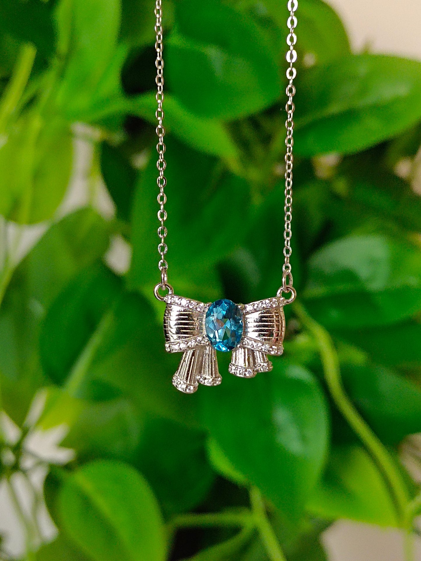 London Blue Topaz Bowknot Halskjede - Elegant smykkestykke