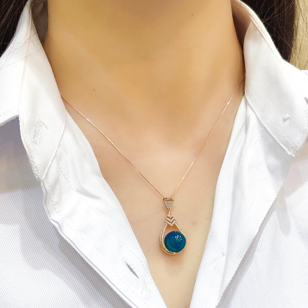 Colgante de Ámbar Azul Dominicana Incrustado en Oro de 18K - Joyería Exquisita